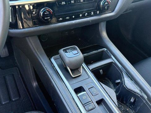 Used 2024 Nissan Pathfinder SV image 12