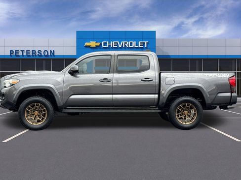 Used 2018 Toyota Tacoma TRD Sport w/ Technology Package image 7