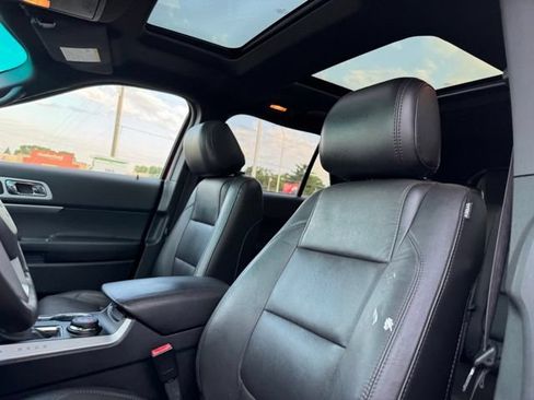 Used 2015 Ford Explorer XLT w/ Equipment Group 202B AWD/4WD image 6
