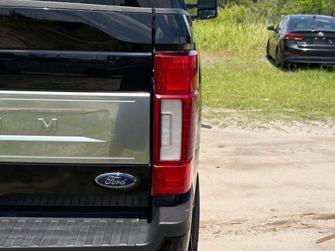 Used 2022 Ford F250 Platinum w/ FX4 Off-Road Package AWD/4WD image 10