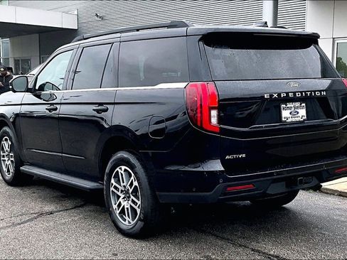 Used 2025 Ford Expedition Active RWD image 3