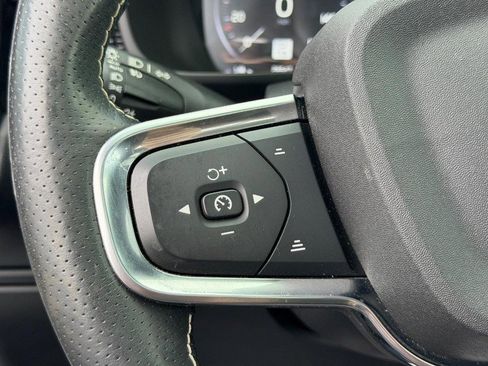 Used 2021 Volvo XC40 T5 R-Design w/ Advanced Package AWD/4WD image 18