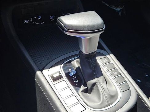 Used 2025 Hyundai Kona SEL FWD image 17