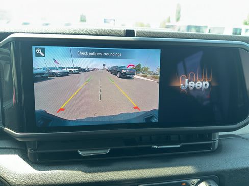 Used 2025 Jeep Gladiator Sport AWD/4WD image 26