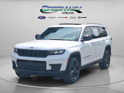Used 2024 Jeep Grand Cherokee L Altitude RWD image 3