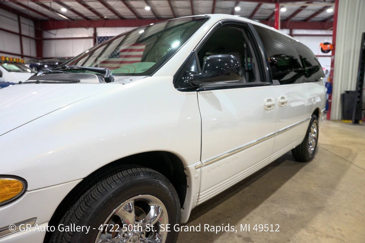 Used 1997 Chrysler Town & Country LXi FWD image 34
