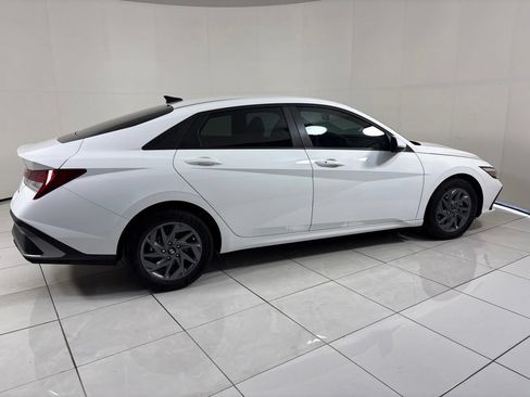 Certified 2025 Hyundai Elantra Hybrid FWD image 6