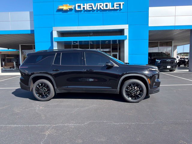 Used 2025 Chevrolet Traverse LT w/ Midnight/Sport Edition FWD image 3