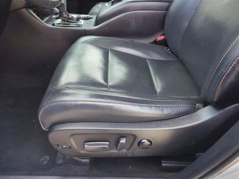 Used 2019 Toyota Highlander Limited FWD image 13