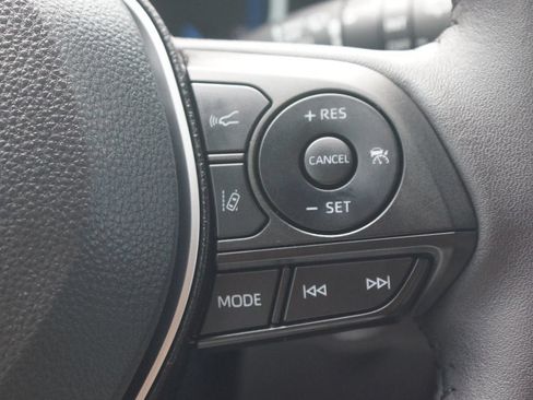 Used 2025 Toyota RAV4 XLE AWD/4WD image 11