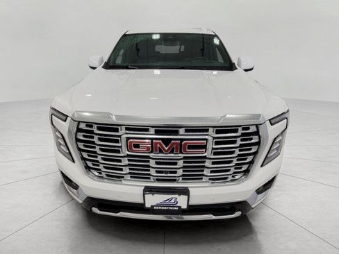 Used 2025 GMC Yukon XL Denali AWD/4WD image 12