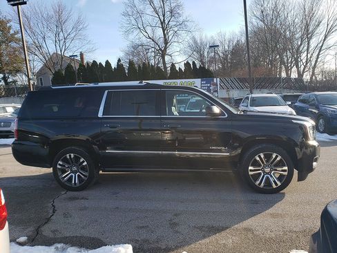 Used 2020 GMC Yukon XL Denali w/ Denali Premium Package image 4