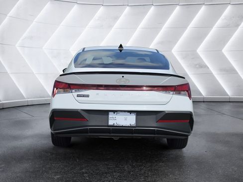 Used 2025 Hyundai Elantra Sport FWD image 4