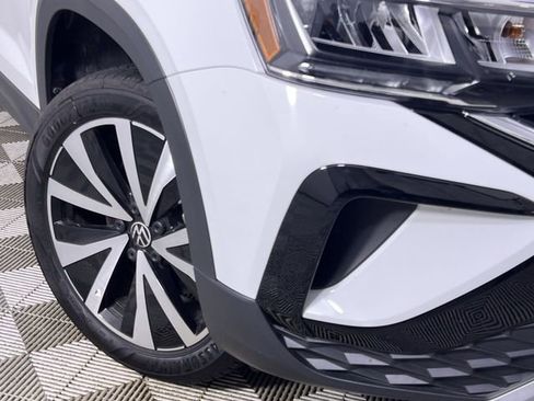 Used 2024 Volkswagen Taos SE image 10