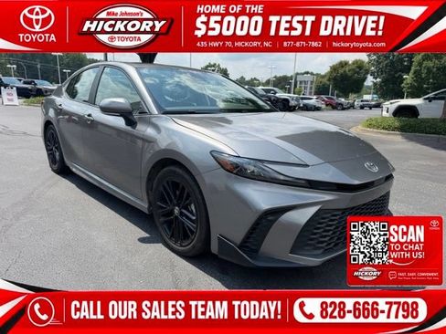 Used 2025 Toyota Camry SE w/ Convenience Package FWD image 1