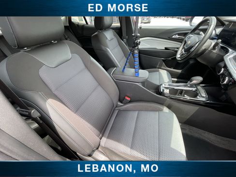 Certified 2025 Chevrolet Trax LT w/ LT Convenience Package FWD image 25