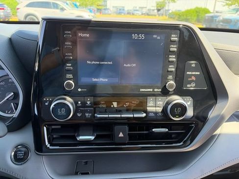 Used 2022 Toyota Highlander XLE AWD/4WD image 27