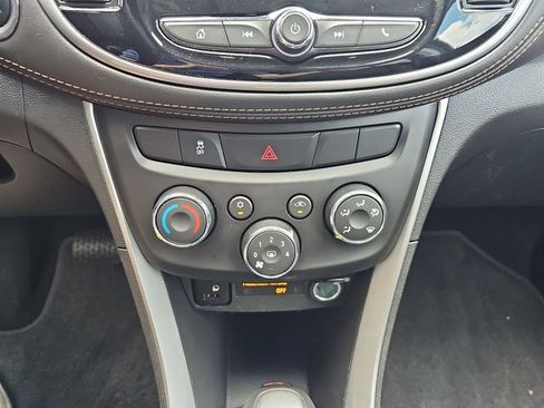 Used 2022 Chevrolet Trax LT w/ Sport Edition AWD/4WD image 17