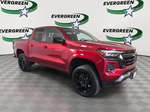 Used 2024 Chevrolet Colorado Z71 w/ Z71 Convenience Package 2 AWD/4WD image 3