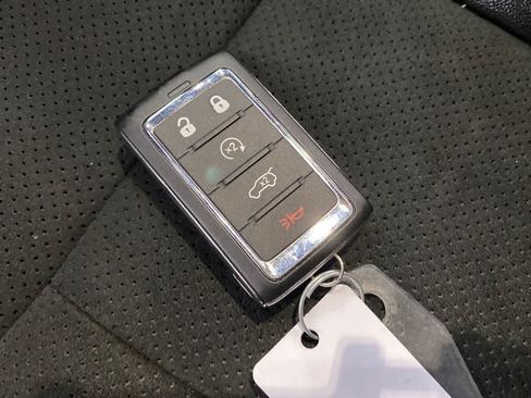 Used 2025 Jeep Grand Cherokee Altitude AWD/4WD image 28