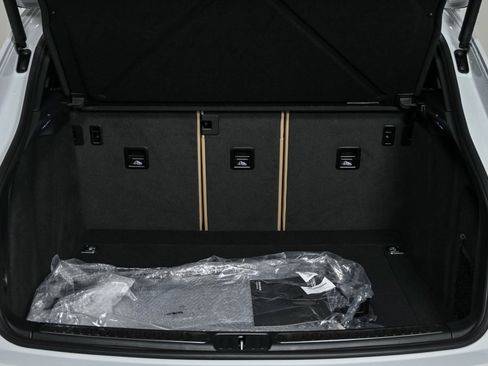 New 2025 Porsche Macan image 30