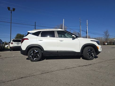 Used 2025 Kia Seltos EX image 18