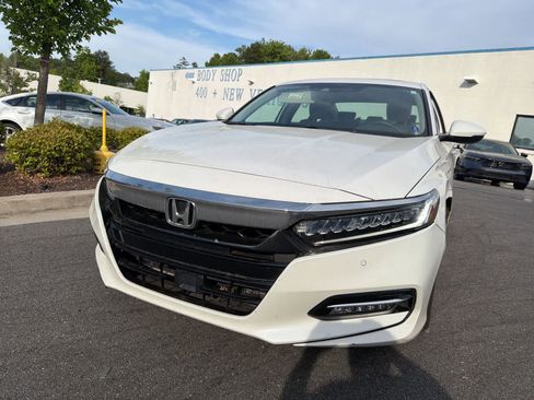 Used 2019 Honda Accord Touring image 1