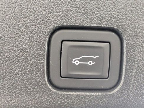 Used 2025 Chevrolet Traverse LT image 31