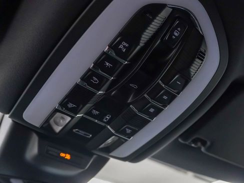 Certified 2025 Porsche Macan image 28