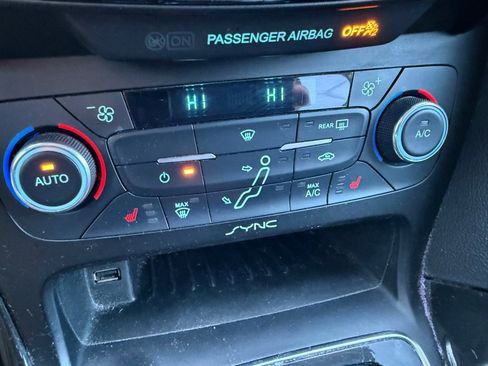 Used 2015 Ford Focus Titanium image 16