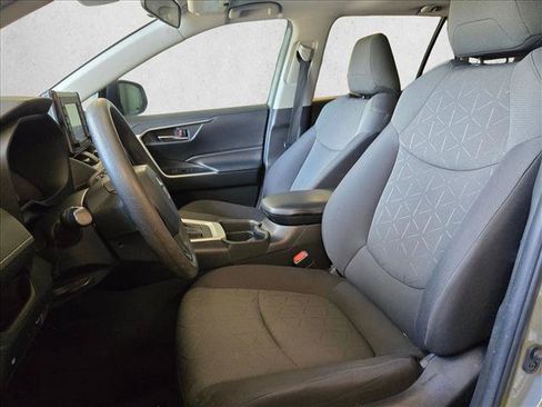 Used 2020 Toyota RAV4 XLE w/ Convenience Package FWD image 14