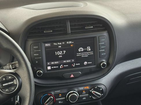 Used 2025 Kia Soul LX w/ LX Technology Package FWD image 17