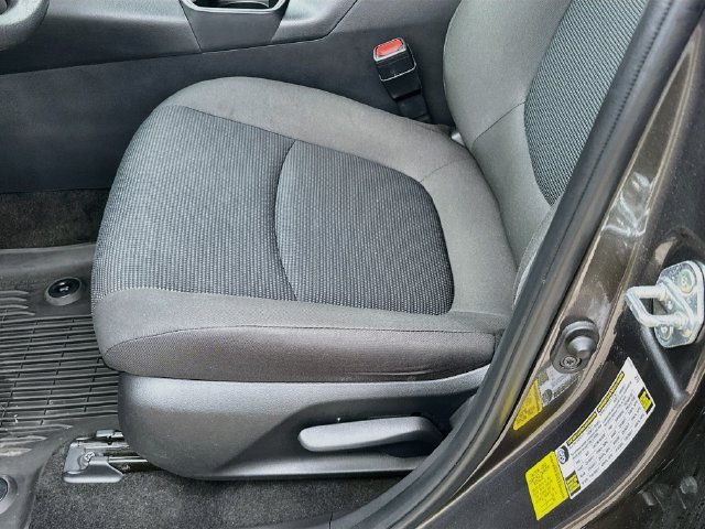 Used 2024 Toyota RAV4 LE AWD/4WD image 18