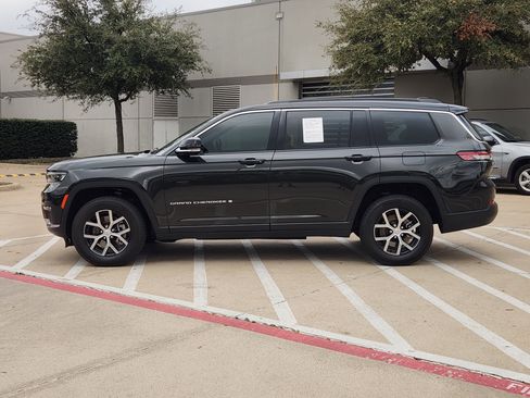 Used 2024 Jeep Grand Cherokee L Limited image 3