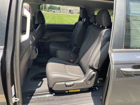 New 2026 Kia Carnival FWD image 10