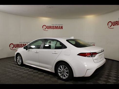 Used 2026 Toyota Corolla LE w/ LE Premium Package FWD image 4