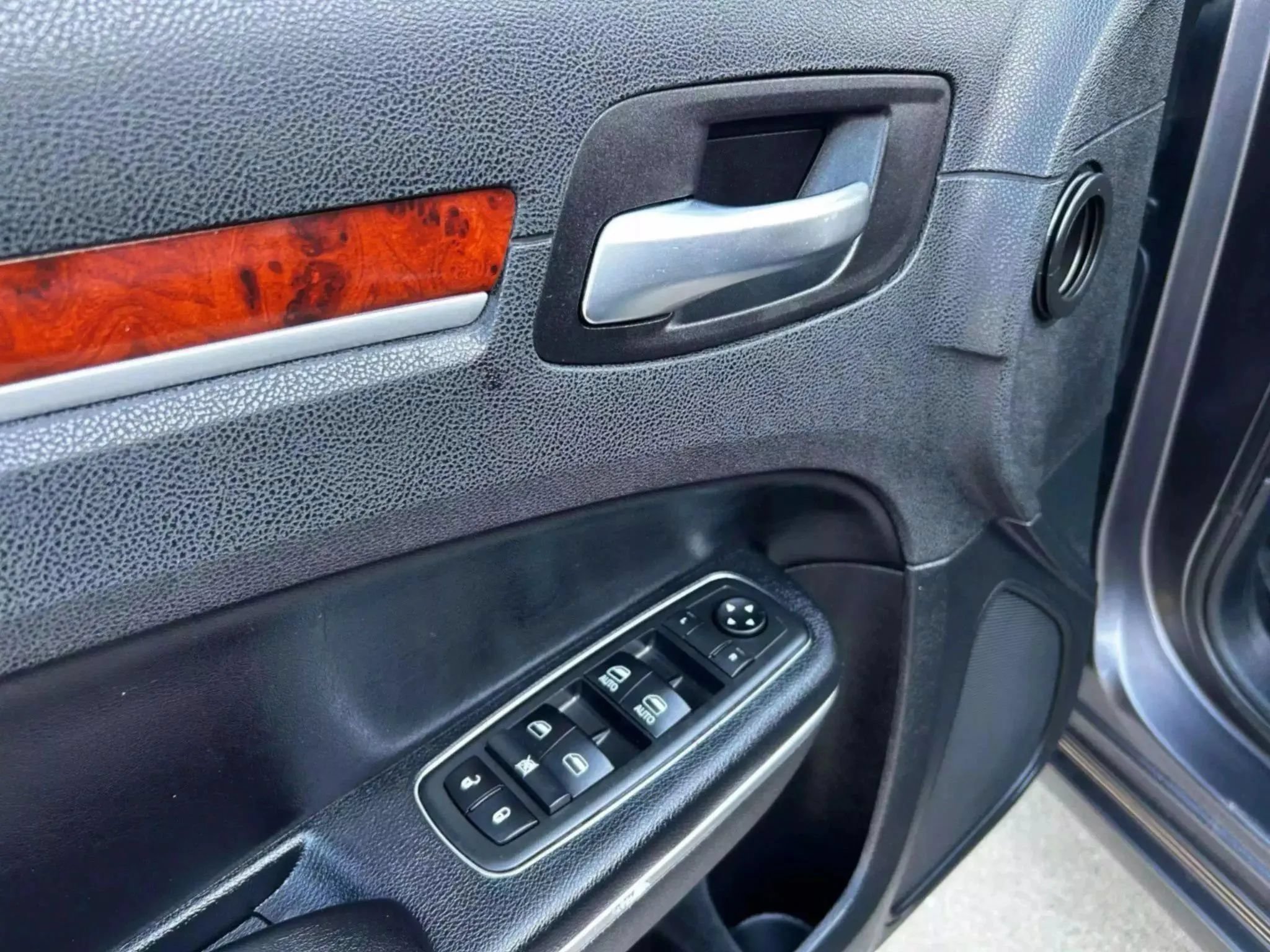 Used 2013 Chrysler 300 RWD image 20