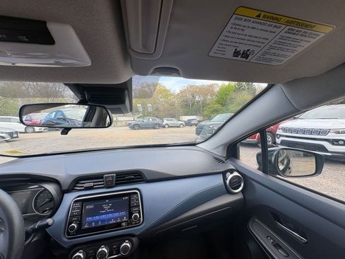 Used 2025 Nissan Versa SV FWD image 31