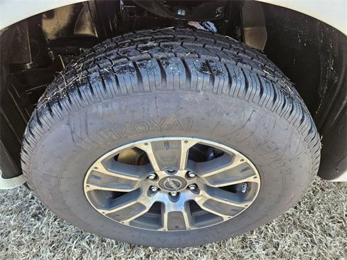 Used 2023 Nissan Titan SV image 19