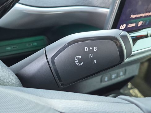 Used 2025 Volkswagen ID. Buzz Pro S RWD image 26