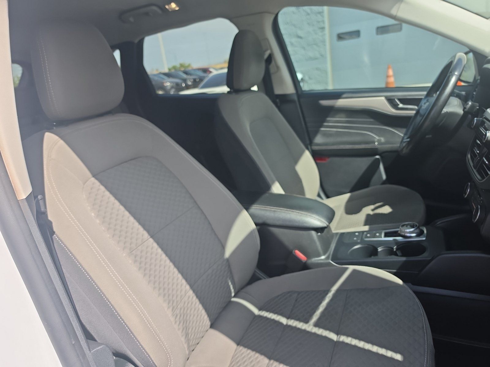 Used 2022 Ford Escape SE w/ SE Sport Appearance Package FWD image 29