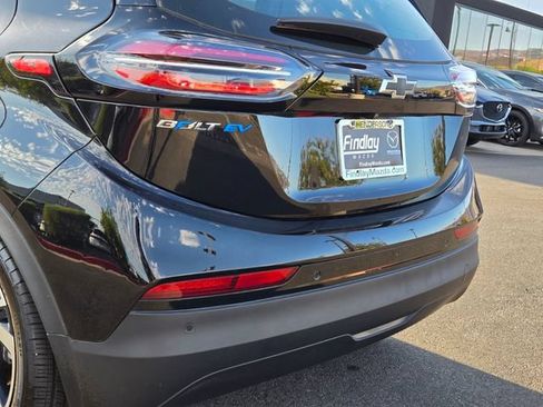 Used 2023 Chevrolet Bolt LT w/ Infotainment Package FWD image 5
