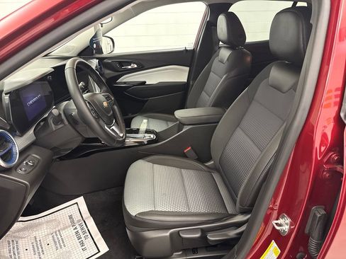 Certified 2025 Chevrolet Trax LT w/ Driver Confidence Package FWD image 11