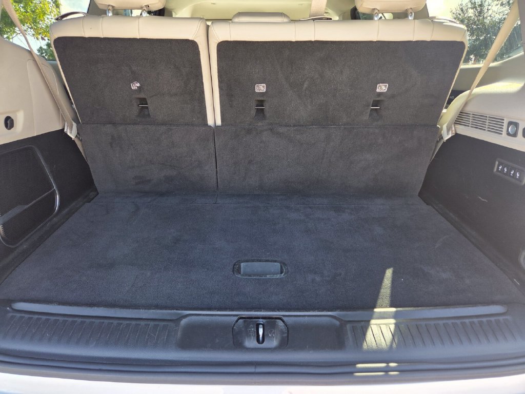 Used 2024 Jeep Wagoneer Series II w/ Flexible Seating Group RWD image 25
