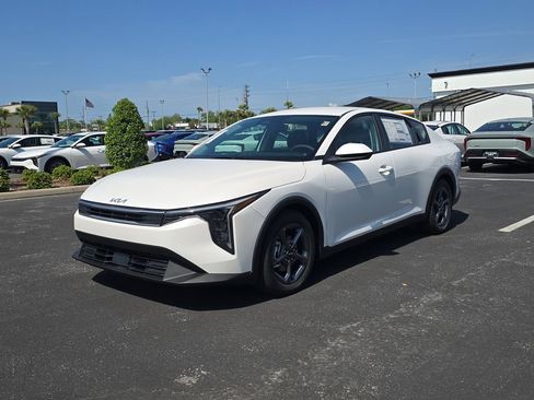 New 2026 Kia K4 FWD image 3