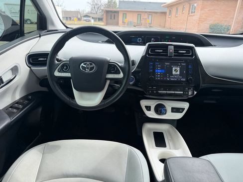Used 2016 Toyota Prius Four Touring FWD image 5