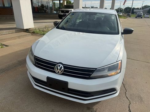 Used 2015 Volkswagen Jetta TDI S FWD image 3