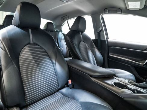 Used 2022 Toyota Camry SE image 15