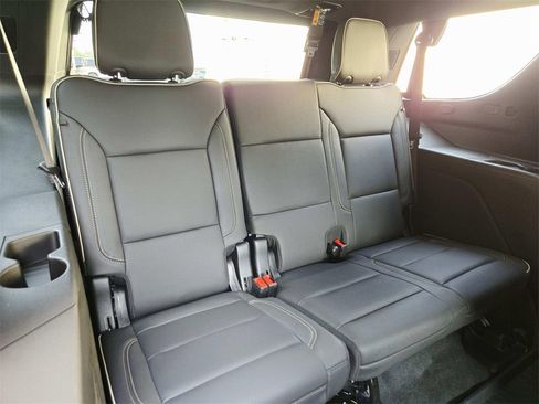 New 2025 GMC Yukon Elevation image 16
