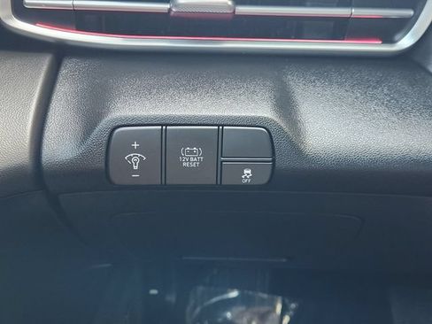 Used 2024 Hyundai Elantra Limited FWD image 23